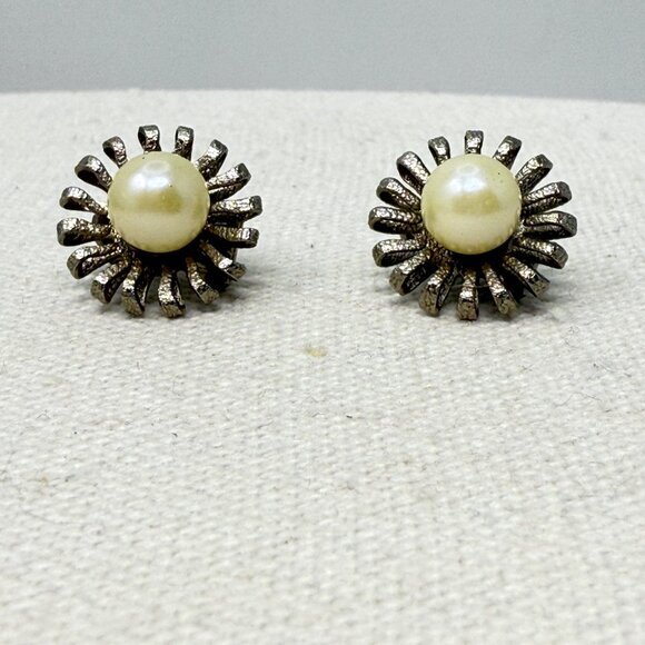 Vintage Starburst Earrings Imitation‎ Pearl Silver-Tone Clip On Retro Classic - Picture 1 of 9